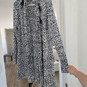 VENUS Monochrome Knit Sweater Size M